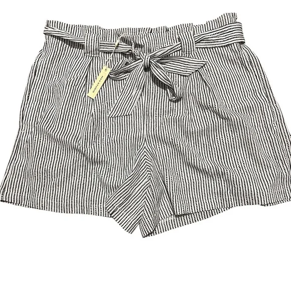 Max Studio Paperback Mini Shorts - Picture 1 of 3